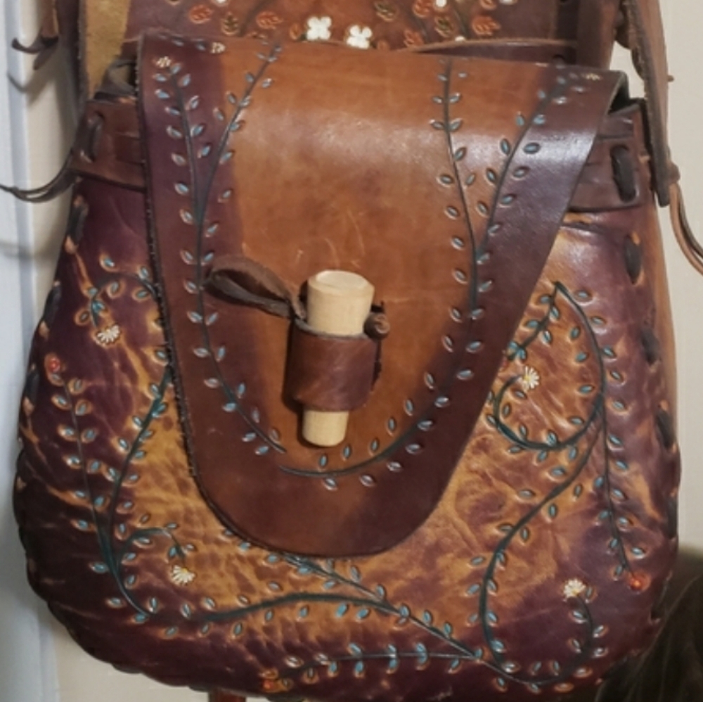 VINTAGE FROM 70'S Hand tooled leather bag mint Condition